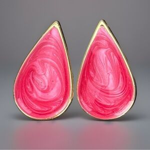 Beautiful goldtone, pink swirl enamel lightweight costume pierced earrings